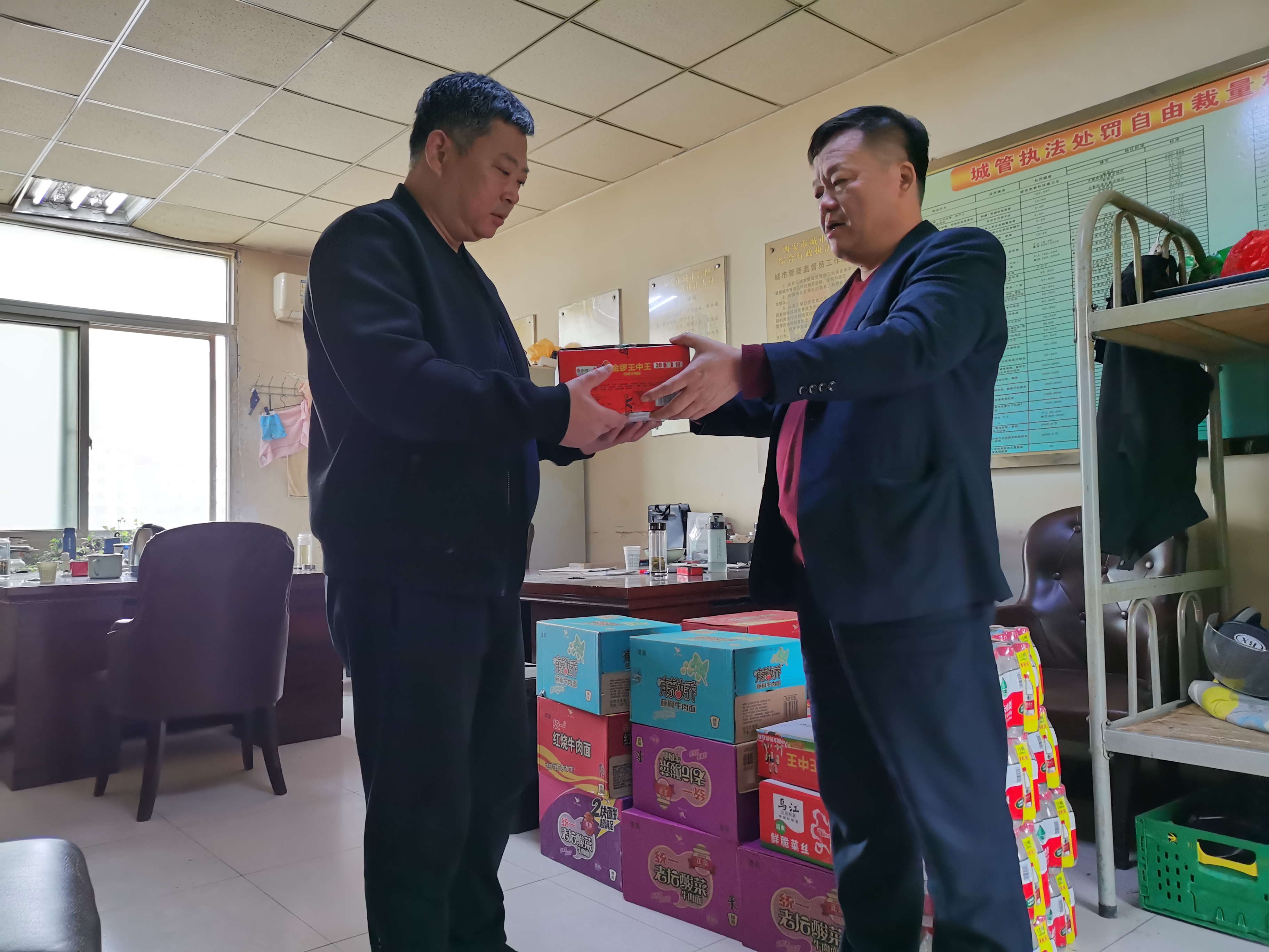 寒冬烈烈送溫暖，關(guān)懷至至暖人心——慰問(wèn)一線(xiàn)城市管理者 